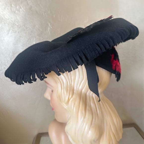 SOPHISTICATED 1940\'s BLACK FELT WIDE FRINGED BRIM HAT + RED/BLACK FEATHER TRIM - main image 6
